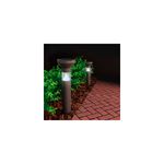 Bolardo LED solar 40 W controlable CCT RGB bronce OneSync Feit Electric, dos unidades instaladas iluminando un sendero