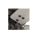 Abanico de techo interior Churchwell 60 pulgadas bronce Hunter, primer plano de la aspa con textura de madera clara