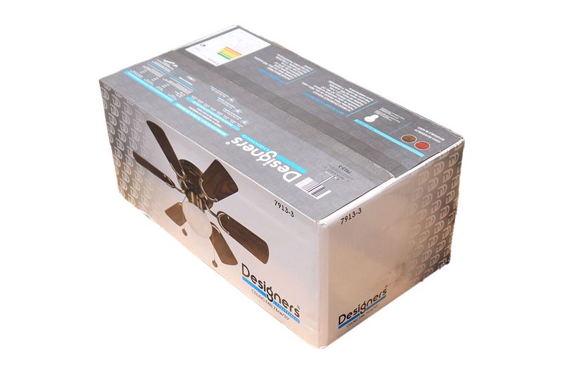 Ventilador de techo interior con luz pequeño 30 pulgadas bronce antiguo 60 W Designers Lighting, en su caja de cartón