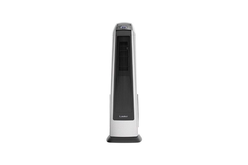 Abanico de torre 35 pulgadas con control remoto y 3 velocidades blanco/silver Lasko, vista frontal del equipo completo