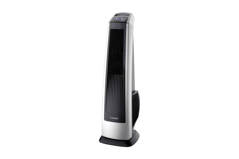 Abanico de torre 35 pulgadas control remoto 3 velocidades blanco/silver Lasko, vista en ángulo desde la derecha