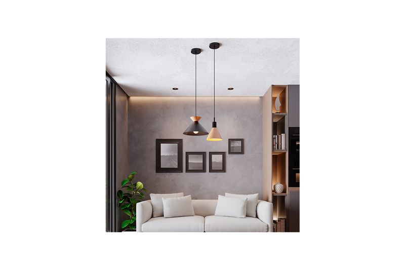 Luminaria colgante Guto 1L E27 dorado Blumenau, ambientada en una sala con sofá blanco y cuadros en la pared