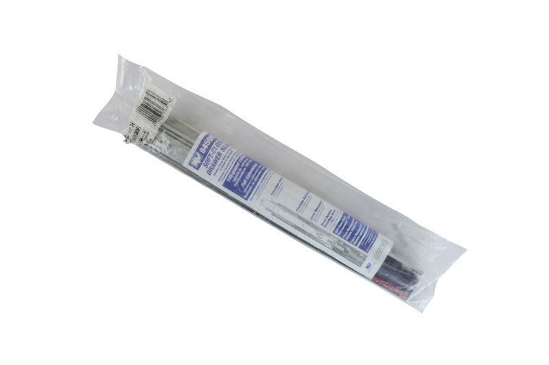Riel para gaveta Knape & Vogt de 16 pulgadas y 100 lbs cierre suave, empacado en bolsa plástica transparente con etiqueta