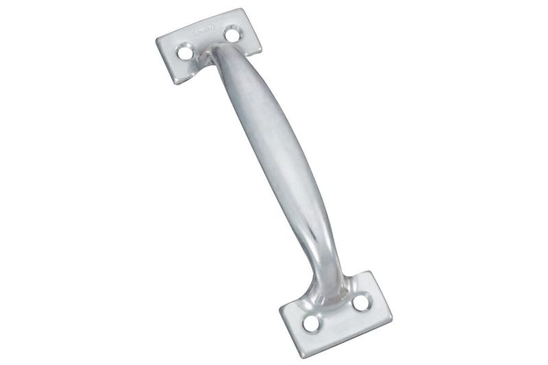 Haladera barra para puerta National Hardware de 6-1/2 pulgadas zinc, vista diagonal sobre fondo blanco