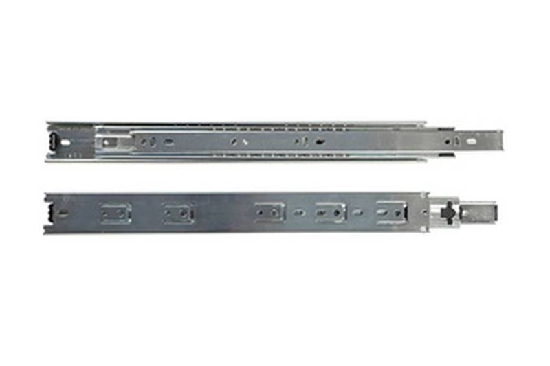 Riel para gaveta telescópico Knape & Vogt de 20 pulgadas y 100 lbs, par de rieles metálicos extendidos sobre fondo blanco