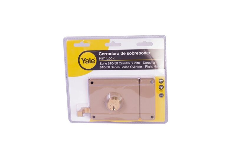 Cerradura parche Yale para madera con cilindro suelto derecha, vista frontal del producto en su empaque plástico
