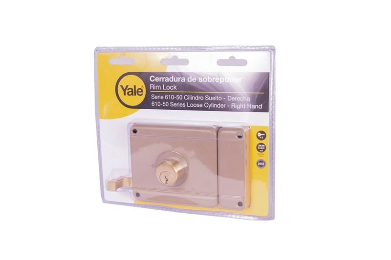 Cerradura parche Yale madera cilindro suelto derecha, vista frontal del producto dentro de su empaque blíster