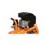 Compresor horizontal Truper de 50 lts, 116 psi y 2.5 hp, primer plano del motor negro y manómetro sobre tanque naranja