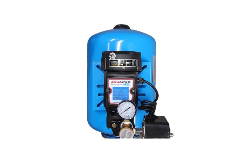 Equipo hidroneumático 1/2 HP, 24 lts, 110V AquaPro, vista frontal del tanque azul con manómetro y bomba negra