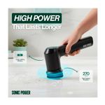 Cepillo para bañeras y azulejos recargable 2x6 pulgadas Sonic Power, siendo utilizado para limpiar una superficie blanca