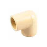 Codo liso CPVC 90 grados de 1/2 pulgada Durman, pieza de plástico color crema en vista diagonal