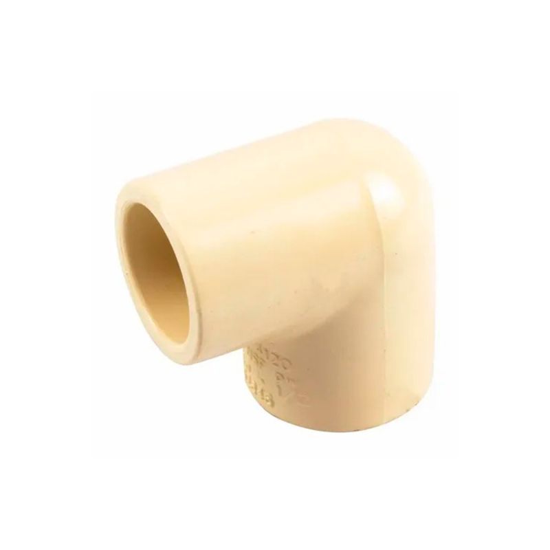 Codo liso CPVC 90 grados de 1/2 pulgada Durman, pieza de plástico color crema en vista diagonal
