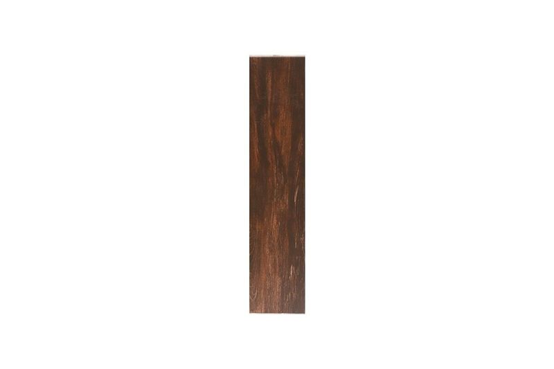 Baldosa 20 x 90 Quiche nogal madera Lamosa, vista frontal de la pieza rectangular con vetas naturales de madera