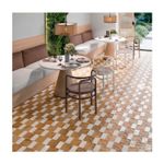Porcelanato gres 15 x 45 Portofino Terra White BR Realonda, instalado en piso con diseño entrelazado en blanco y ocre
