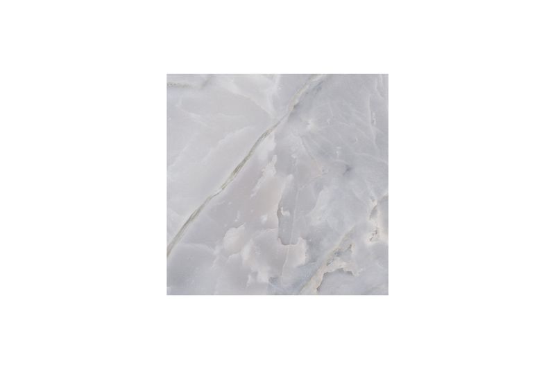 Baldosa 55x55 Porcelanite, primer plano del diseño de mármol en tonos azul y gris con acabado brillante