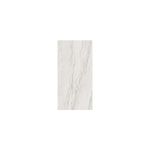 Baldosa 59.3x119 Naica gris mármol satinado rect Porcelanite, vista frontal de la pieza con vetas grises naturales