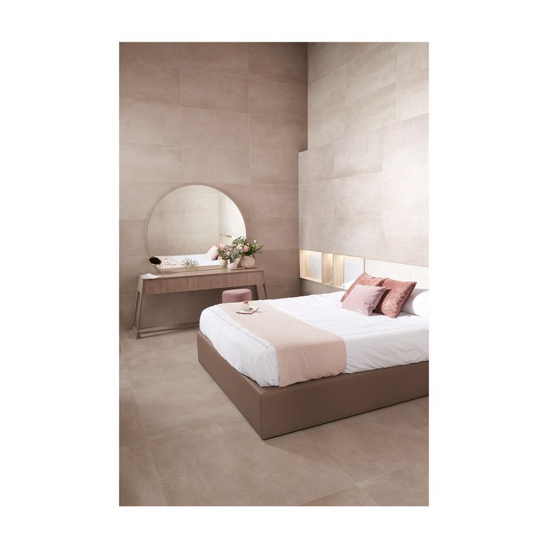 Porcelanato 90x90 Zen beige mate rect Metropol, ambiente de dormitorio instalado en piso y paredes