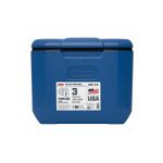 Hielera serie Chiller 60 qt con ruedas azul Coleman, vista frontal del cuerpo y tapa cerrada con etiqueta informativa