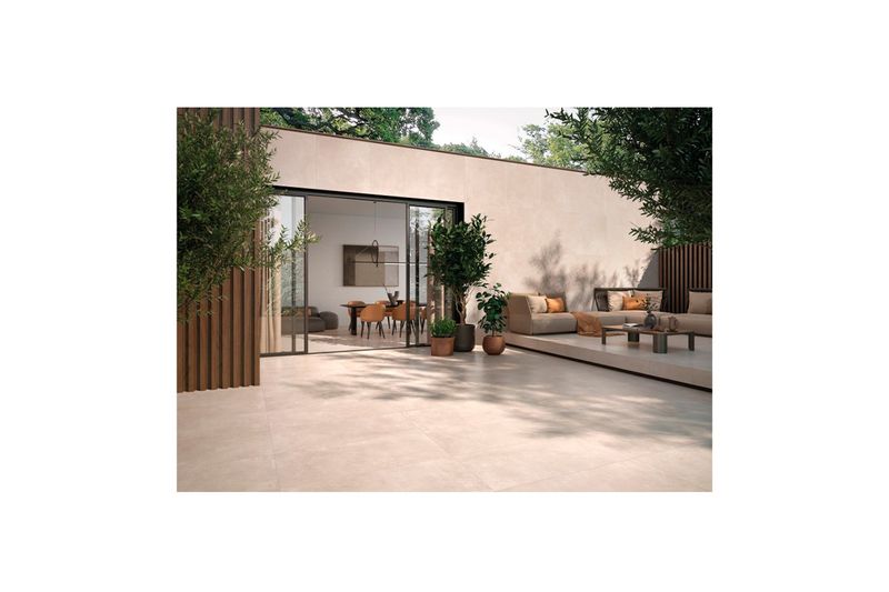 Porcelanato 60x120 beige Amira Evolution mate rectificado Emotion Cerámicas, ambientación de terraza exterior moderna