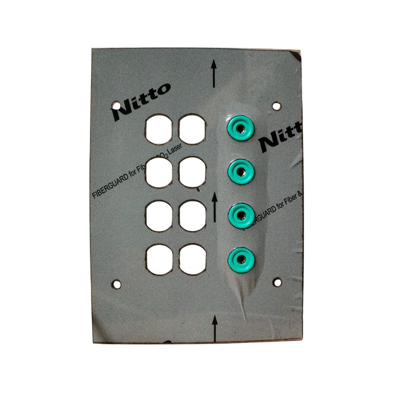 Módulo de receptáculo grado hospital GPM-F4DR4 Eaton, panel gris con orificios circulares y cuatro conectores verdes