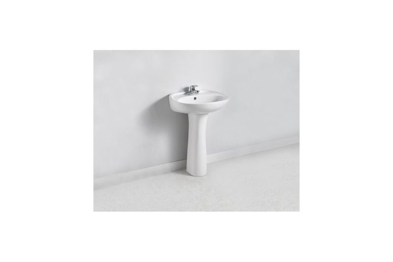 Lavamanos blanco de pedestal 1H XFH-210 Oakbrook Collection Sinsa, vista frontal con grifo cromado instalado