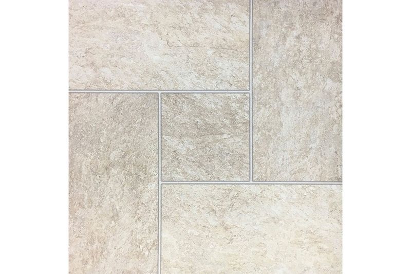 Baldosa caliza 48x48 Florentina, vista cenital de piezas instaladas en color beige con textura de piedra