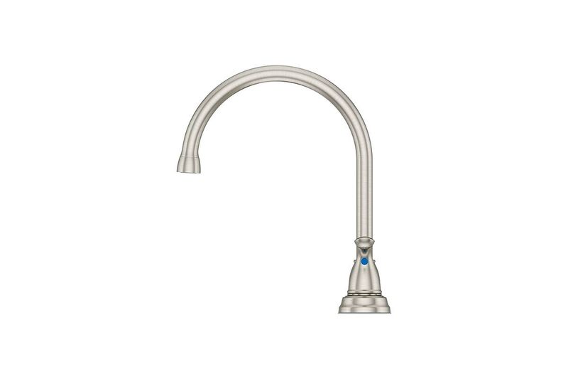 Llave para pantry doble manija cuello alto satin Pfister, vista lateral del cuello curvo en acabado satinado