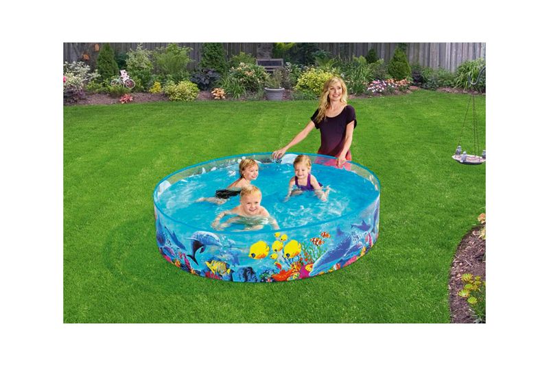 Piscina para niños Odyssey 1.83 m diámetro x 38 cm alto 2+ años Bestway, instalada en jardín con niños y una mujer