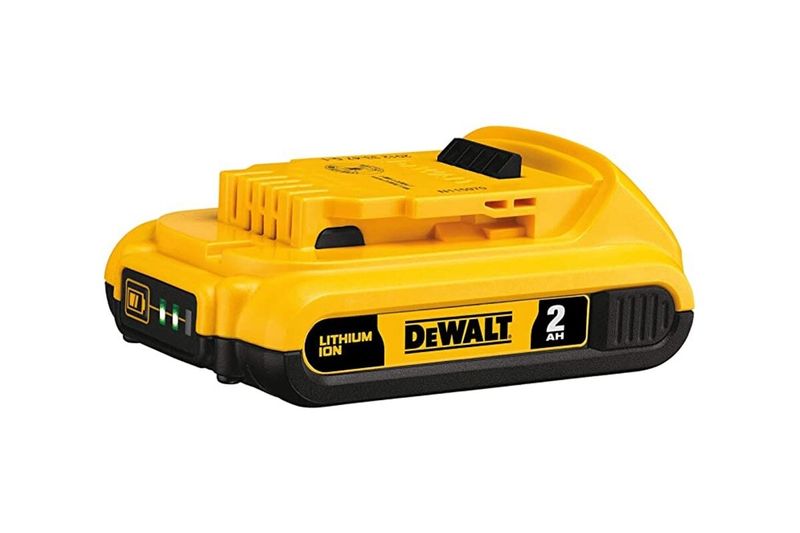 Batería DeWALT de 20 V y 2 Ah, vista lateral en color amarillo y negro con indicador de carga