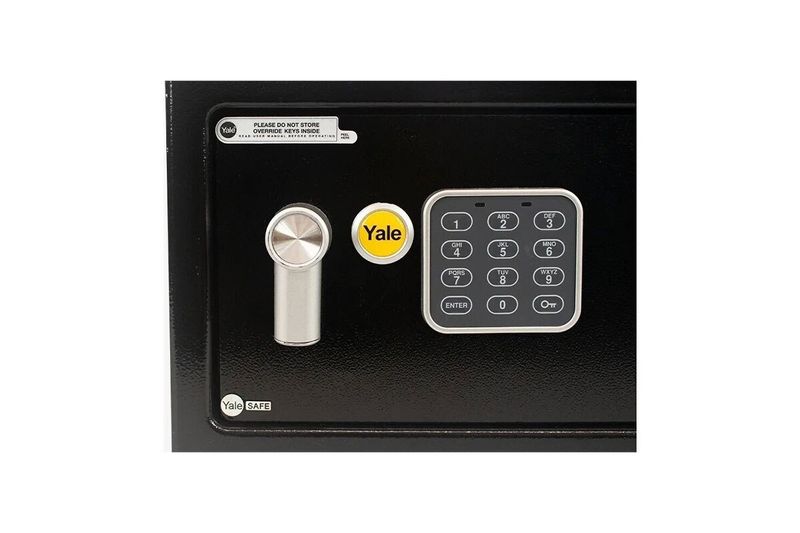 Caja de seguridad Yale de 35 x 25 cm digital, vista frontal de la puerta negra con teclado numérico y perilla plateada