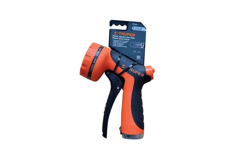 Pistola para manguera plástico 7 funciones Truper, vista lateral en color naranja y negro con empaque colgante