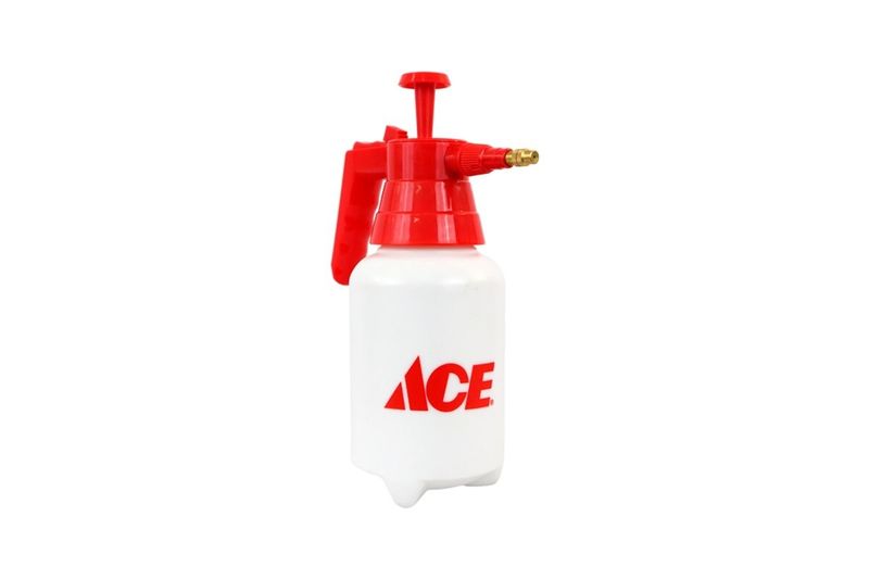 Rociador plástico Ace de 34 onzas, botella blanca con bomba y gatillo rojos, vista frontal