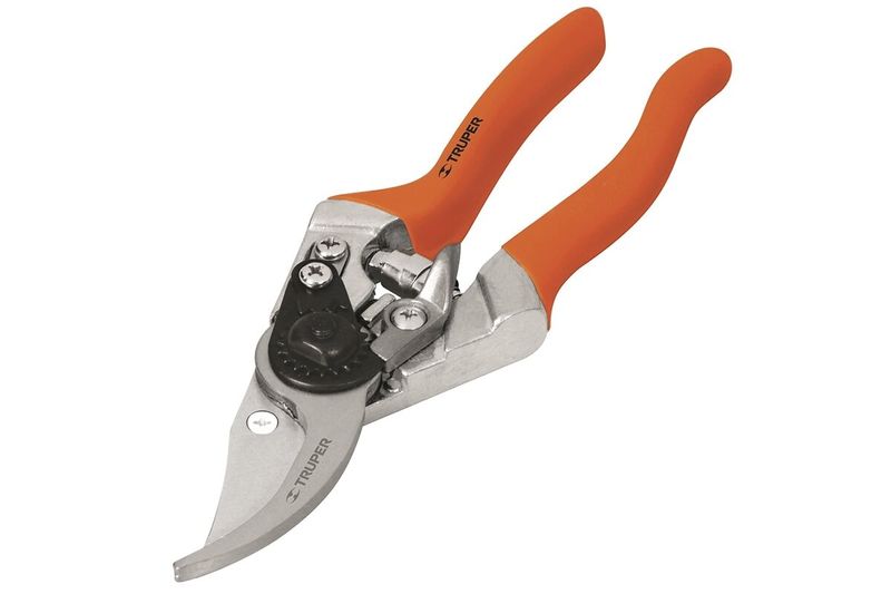 Tijera para podar de paso Truper de 8 pulgadas curva aluminio, vista lateral con mangos naranjas y cuchilla curva