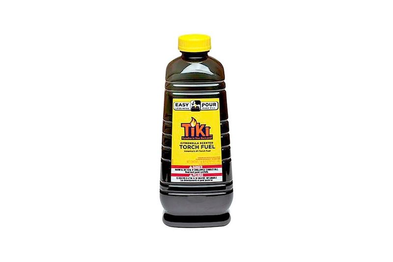 Aceite citronela Tiki de 50 onzas dorado, botella de plástico oscuro con tapa amarilla y etiqueta frontal