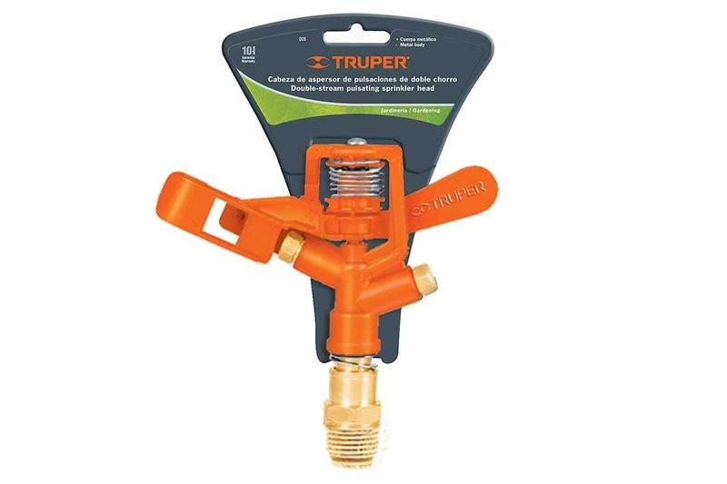 Cabeza para aspersor Truper metal 3/4 pulgadas, producto color naranja en su empaque con soporte de cartón gris
