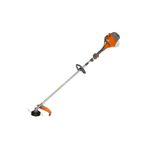 Desbrozadora gas Oleo-Mac de 25.4 cc, 1 hp, hilo y cuchilla, vista lateral completa del equipo en color naranja y gris