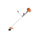 Desbrozadora gas Oleo-Mac de 40.2 cc y 2.1 hp hilo y cuchilla, vista lateral completa con motor naranja y tubo plateado