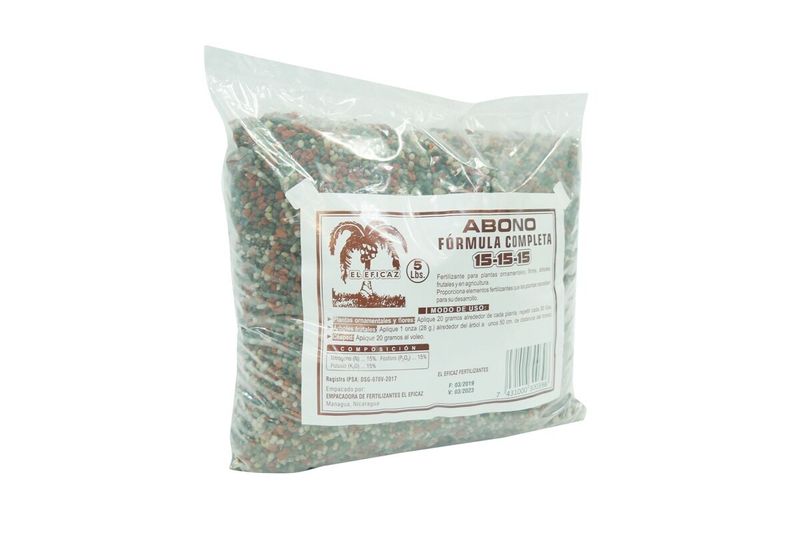 Fertilizante completo 15-15-15 5 lbs SINSA, bolsa plástica transparente con gránulos multicolores y etiqueta frontal