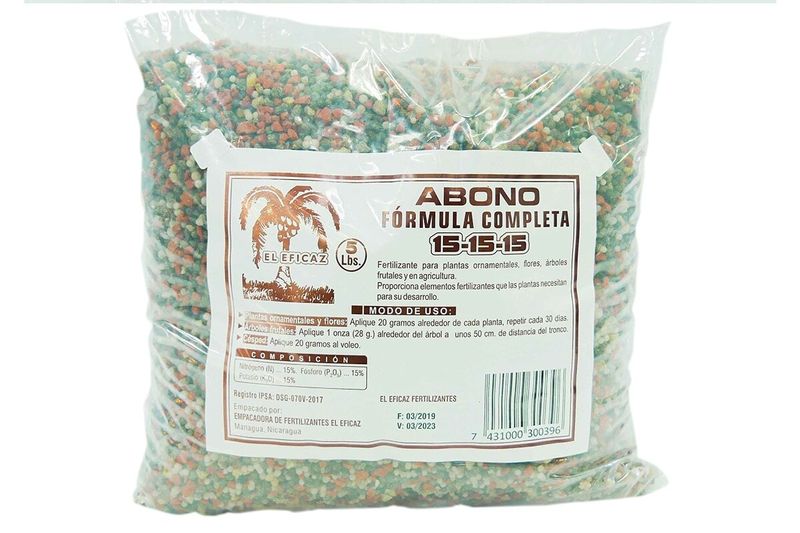 Fertilizante completo 15-15-15 5 lbs Sinsa, bolsa transparente con gránulos multicolor y etiqueta frontal blanca