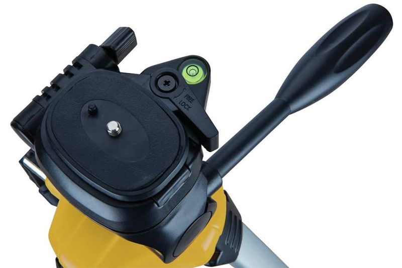 Trípode láser con cabezal para nivel DeWALT, primer plano del cabezal negro con nivel de burbuja y mango de ajuste
