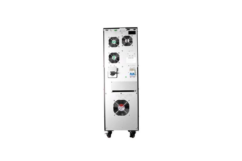 UPS online 10 kVA/10 kW tipo torre 120/240 V Forza, vista posterior del equipo con ventiladores y conectores eléctricos