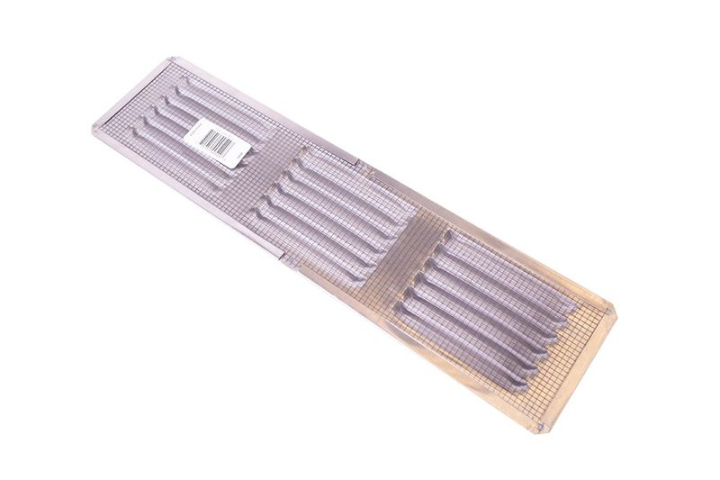 Parrilla de ventilación de aluminio Nimbus 4 x 16 pulgadas, vista diagonal con malla protectora y etiqueta blanca
