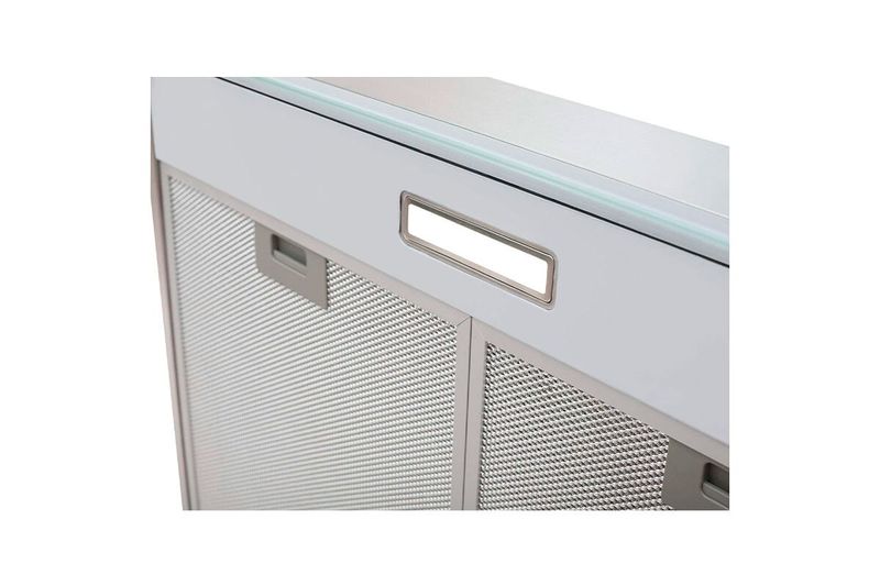 Extractor de grasa acero inoxidable 76 cm Hisense, detalle cercano de los filtros metálicos y el botón de encendido