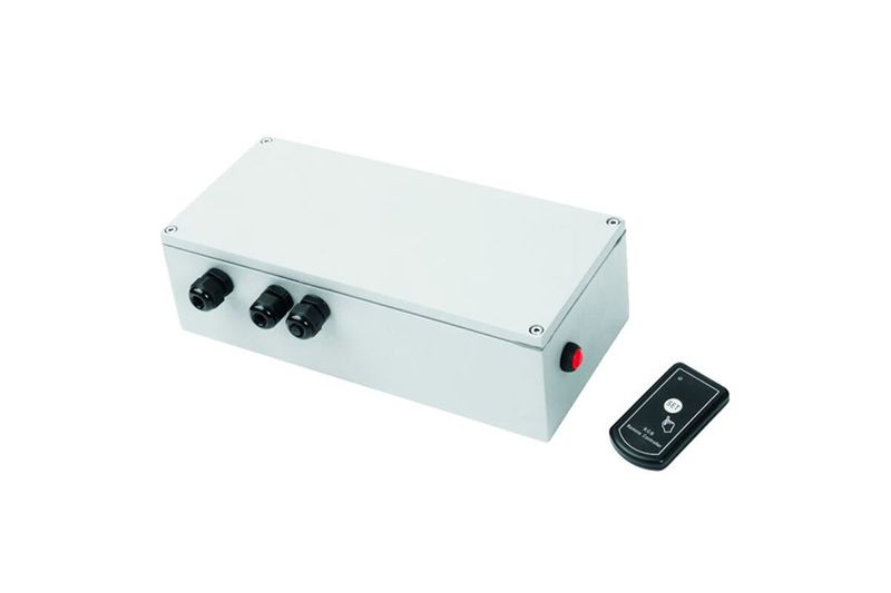 Controlador para luminaria Dijon RGB H-520/36W/RGB Tecnolite, equipo gris con conectores negros y control remoto pequeño