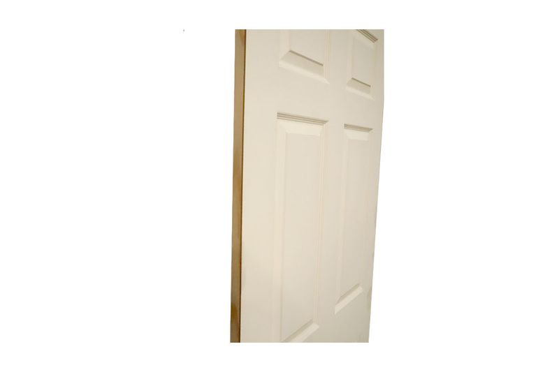 Puerta fibran sin pintar Puertas Globales de 80 cm x 210 cm con 6 tableros interiores, detalle lateral del canto