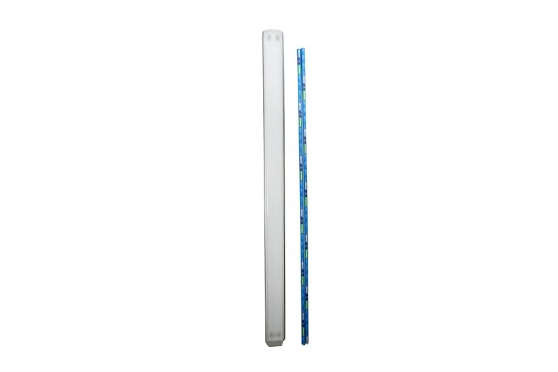 Luminaria LED 705 UL 96 pulgadas 2x36W Sylvania, vista lateral del equipo y el tubo LED blanco