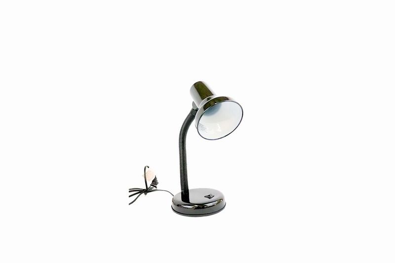 Luminaria de escritorio flexible Ikelite negro E27 1 luz 60 W, vista lateral enfocando el interior de la pantalla blanca