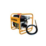 Vibrador para concreto a gasolina motor 4 tiempos 7 HP 3600 RPM Hyundai, equipo con marco amarillo y manguera negra