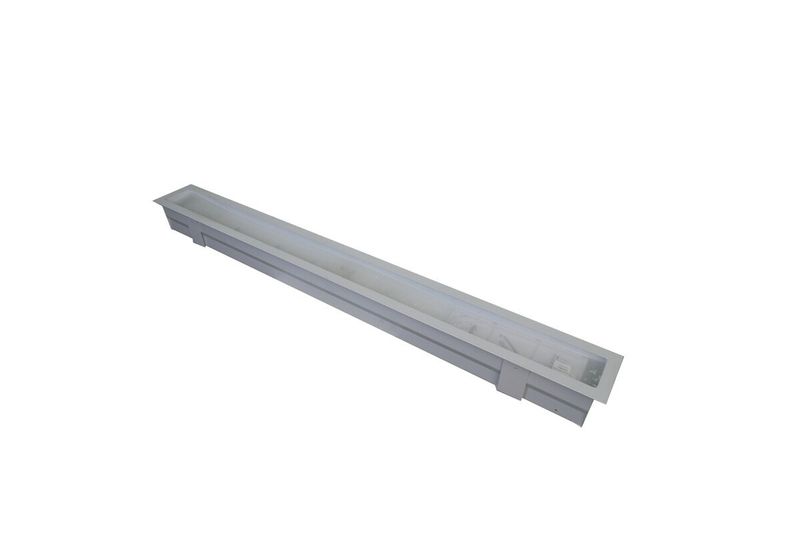 Luminaria LED UL517 2x4 48 W 3400 lm 4000 K con difusor Sylvania, vista diagonal del panel rectangular blanco