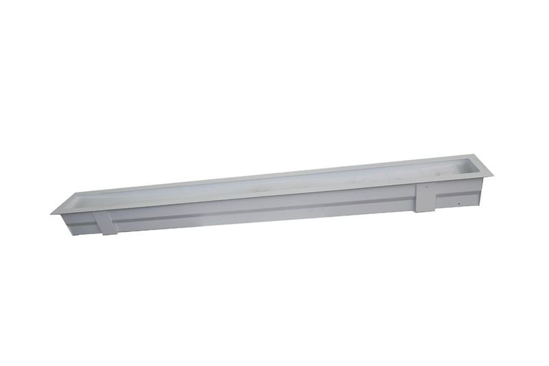Luminaria LED UL517 2x 48 3400 lm 4000 K con difusor Sylvania, vista lateral del cuerpo metálico blanco